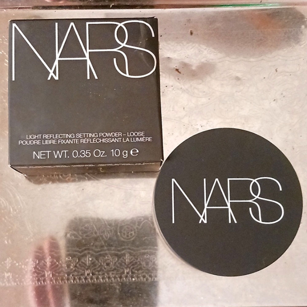 NARS Light Reflecting Setting Powder-Loose.